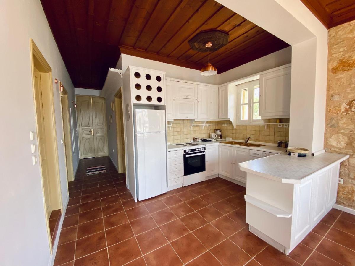 To Petrino Apartment Meyísti Екстериор снимка