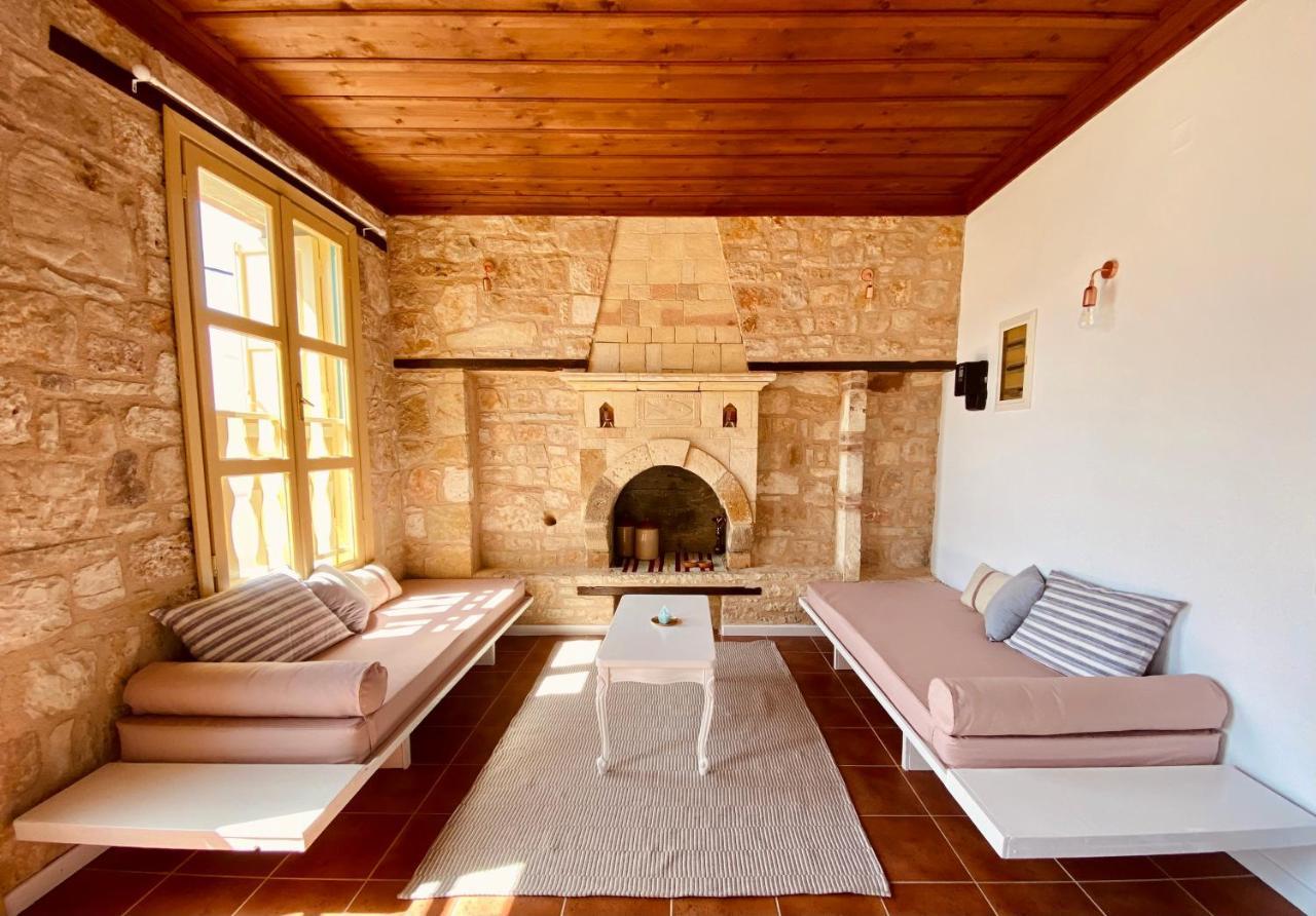To Petrino Apartment Meyísti Екстериор снимка