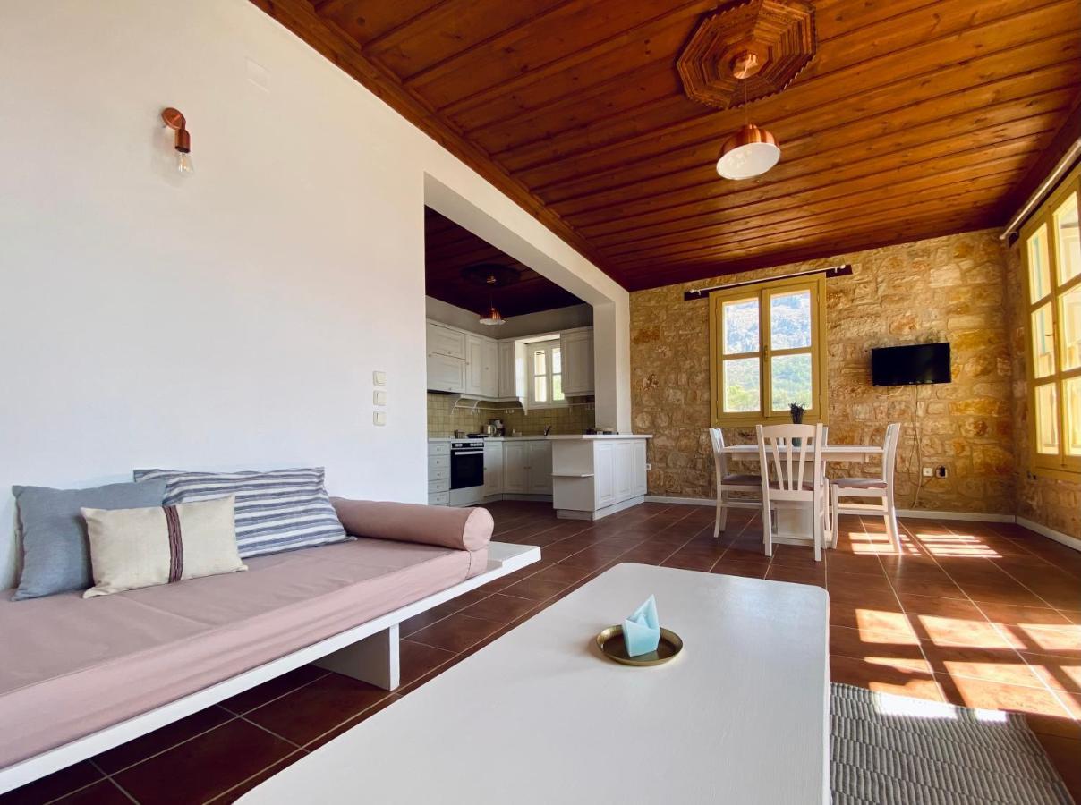 To Petrino Apartment Meyísti Екстериор снимка