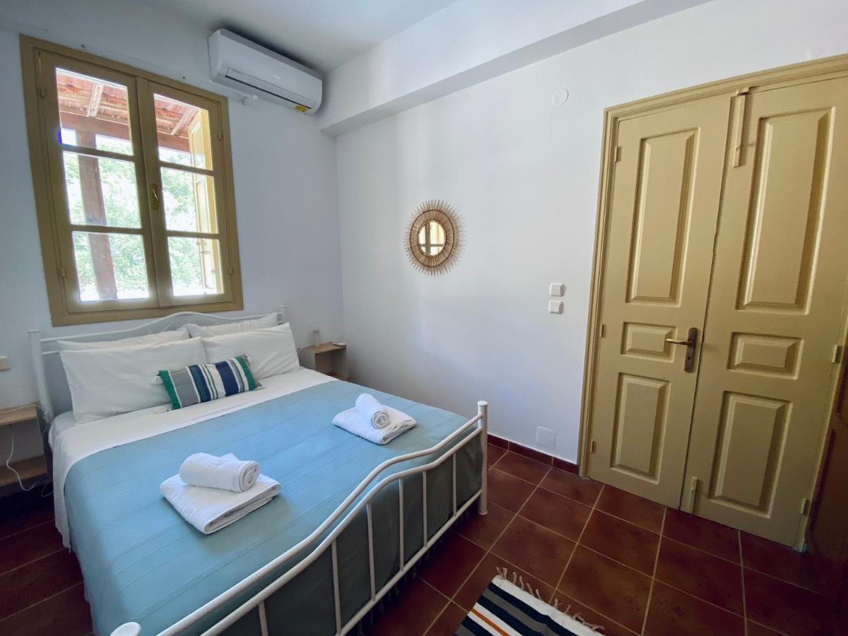 To Petrino Apartment Meyísti Екстериор снимка