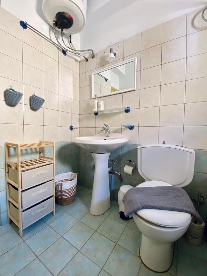 To Petrino Apartment Meyísti Екстериор снимка