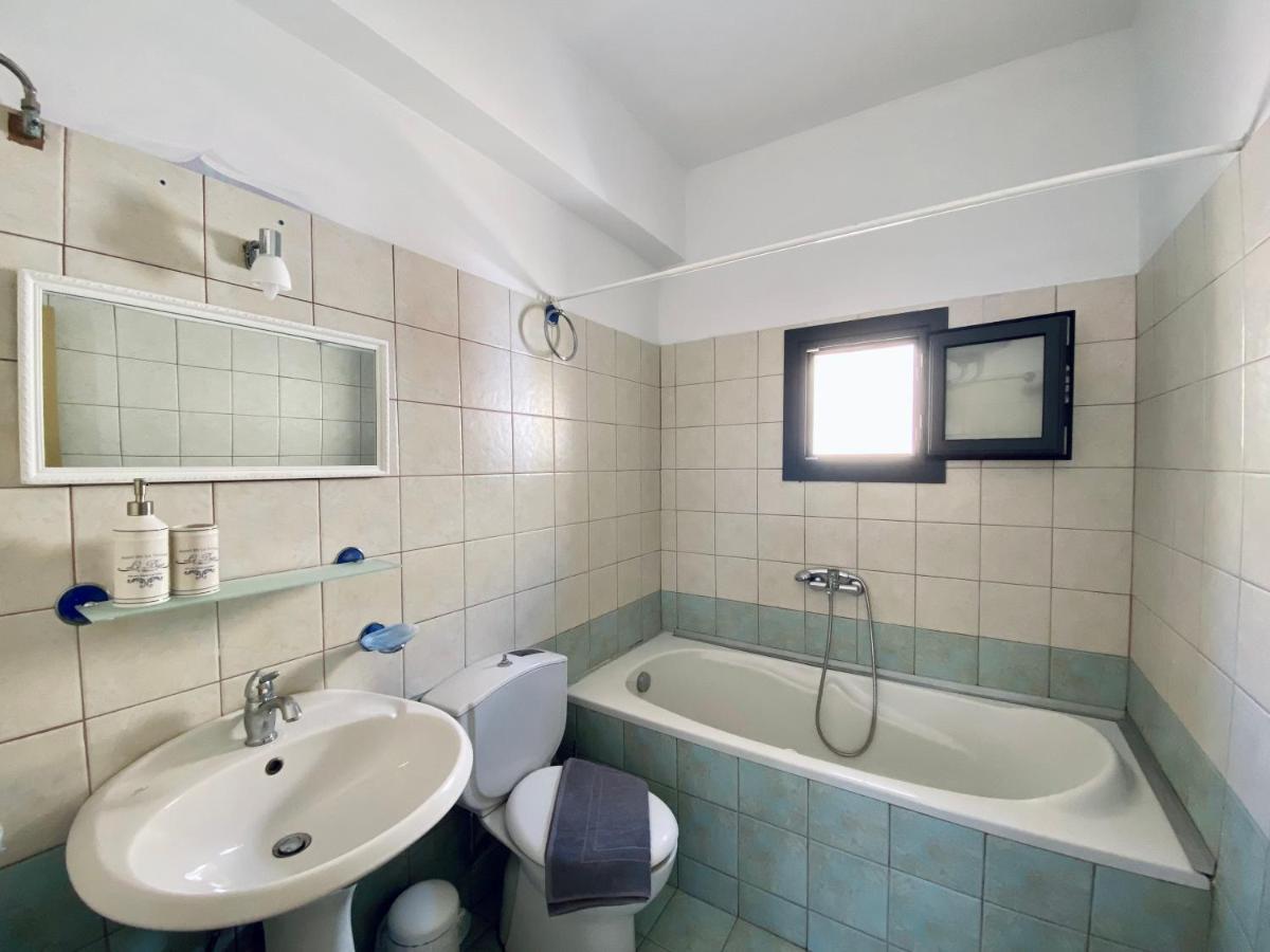 To Petrino Apartment Meyísti Екстериор снимка